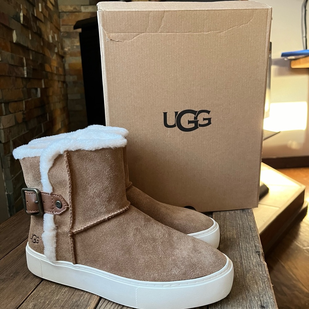 UGG AIKA Women’s Boots, Size 6.5